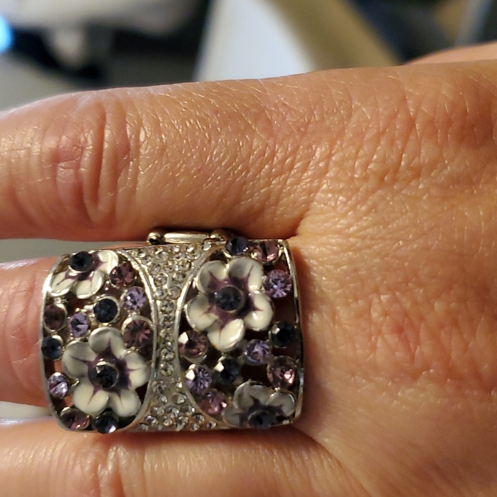 Purple and white cloral stretch ring